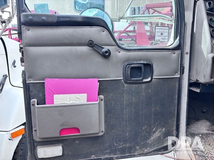 2005-kenworth-t300-image-65