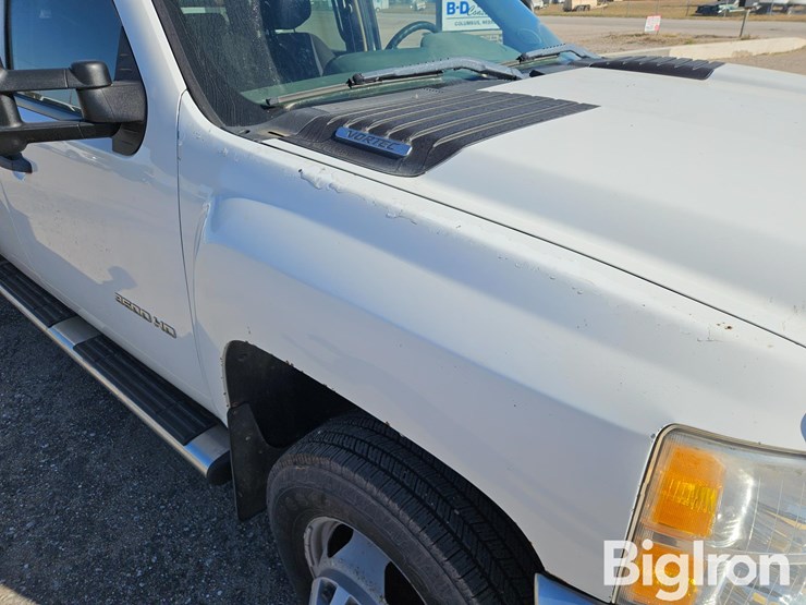 2011-chevrolet-silverado-3500-image-10