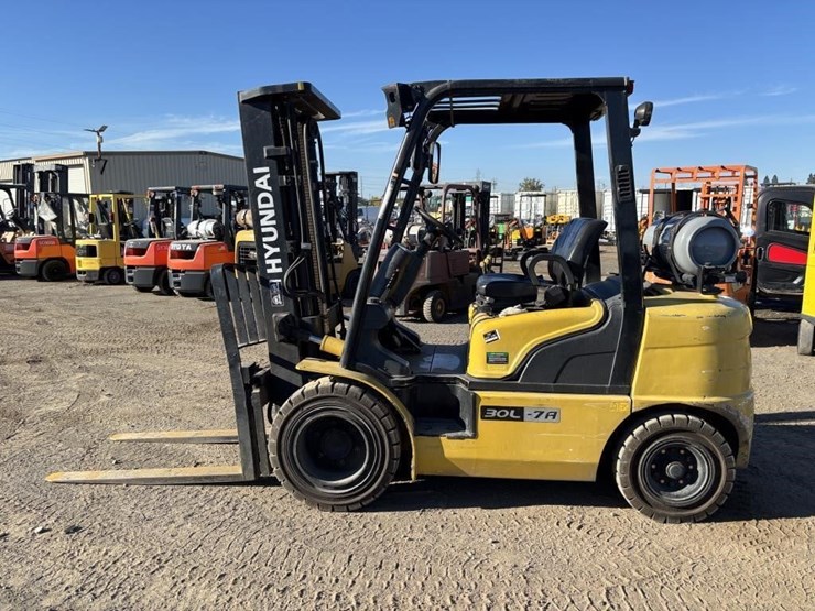 2011-hyundai-30l-7a-image-5