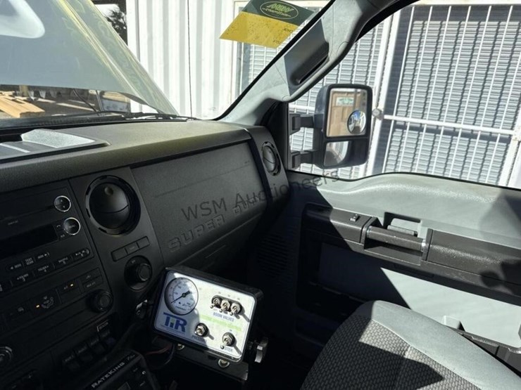 2013-ford-f550-image-23