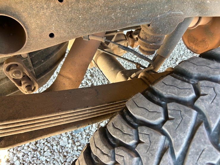 2015-chevrolet-silverado-image-46