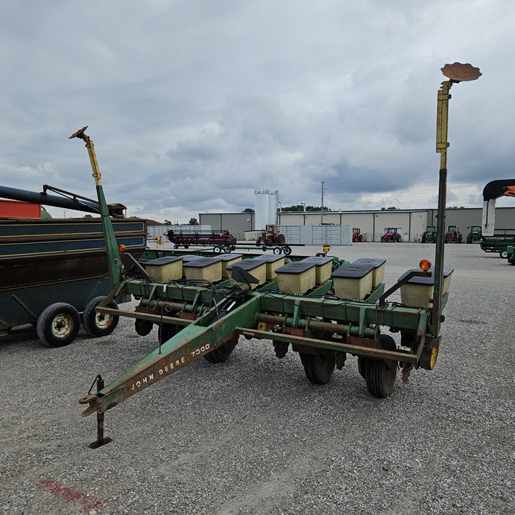 JOHN DEERE 7000