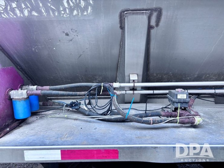 2001-freightliner-fld112-image-33