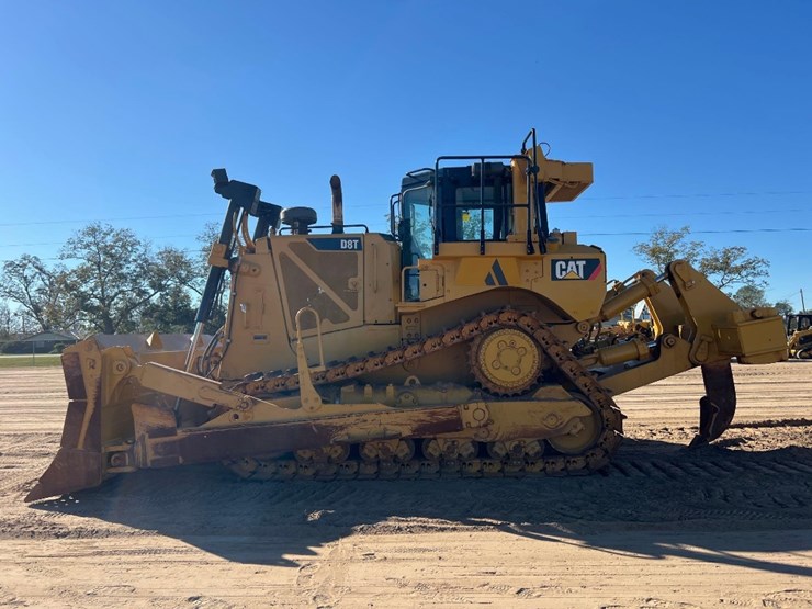 caterpillar-d8t-image-1