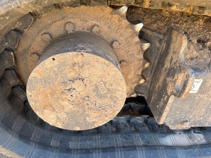 2022-case-cx57c-image-16