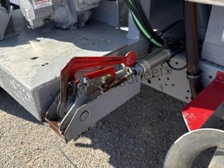 2004-isuzu-npr-image-16