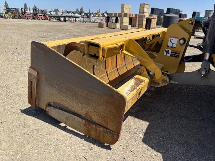 2018-deere-210l-image-16