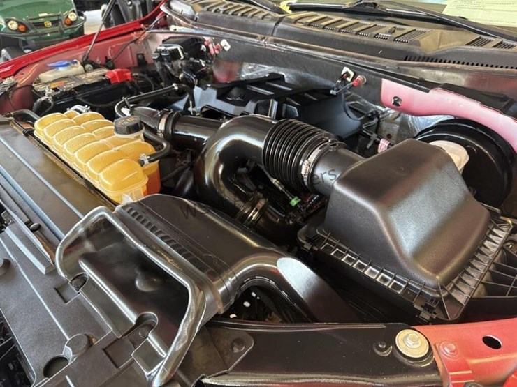 2016-ford-f150-image-13