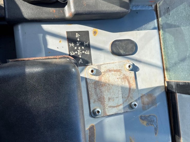 caterpillar-d4g-lgp-image-21