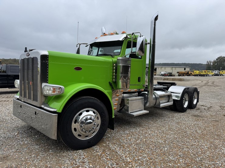 2014-peterbilt-384-image-1