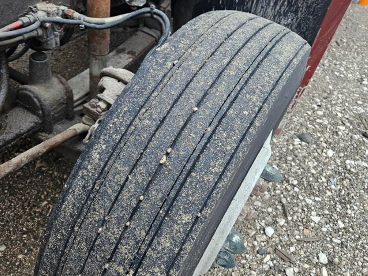 1999-freightliner-fld120-image-9