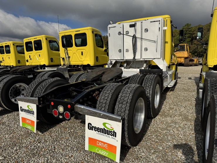 2018-freightliner-cascadia-126-image-4