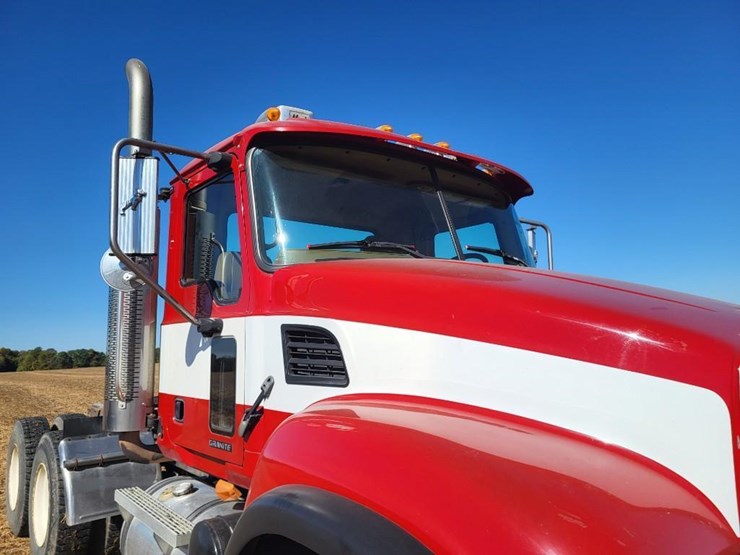 2004-mack-granite-cv713-image-45