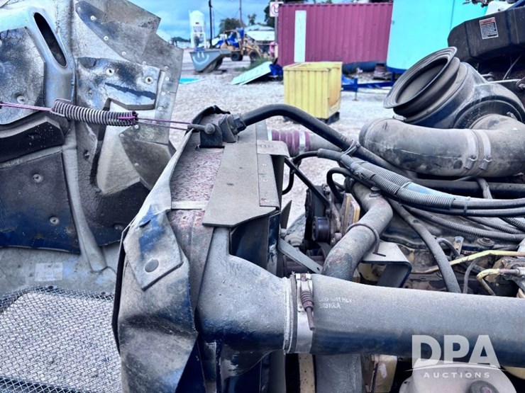 2005-kenworth-t300-image-48