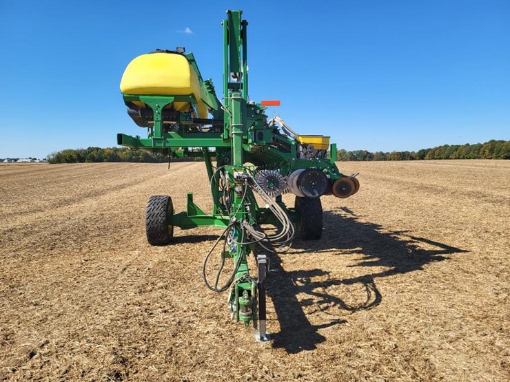 2021-john-deere-1745-image-8