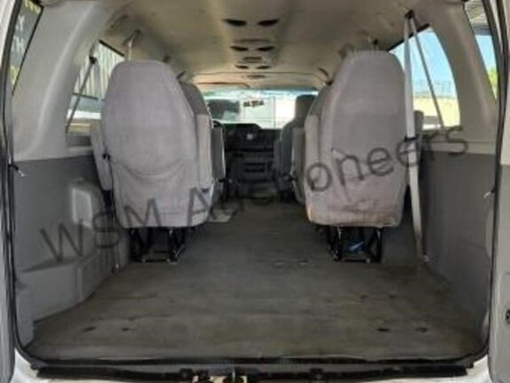 2009-ford-e-series-passenger-van-image-11