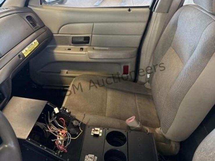 2009-ford-crown-victoria-sdn-image-22