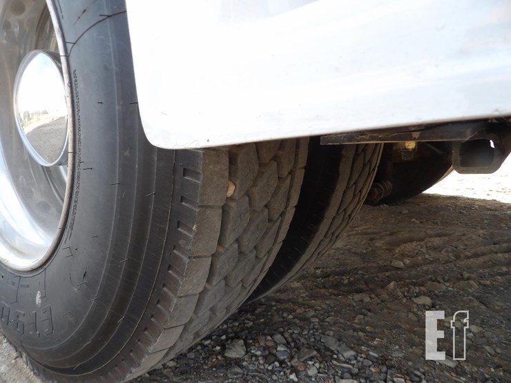 2005-kenworth-w900l-image-13