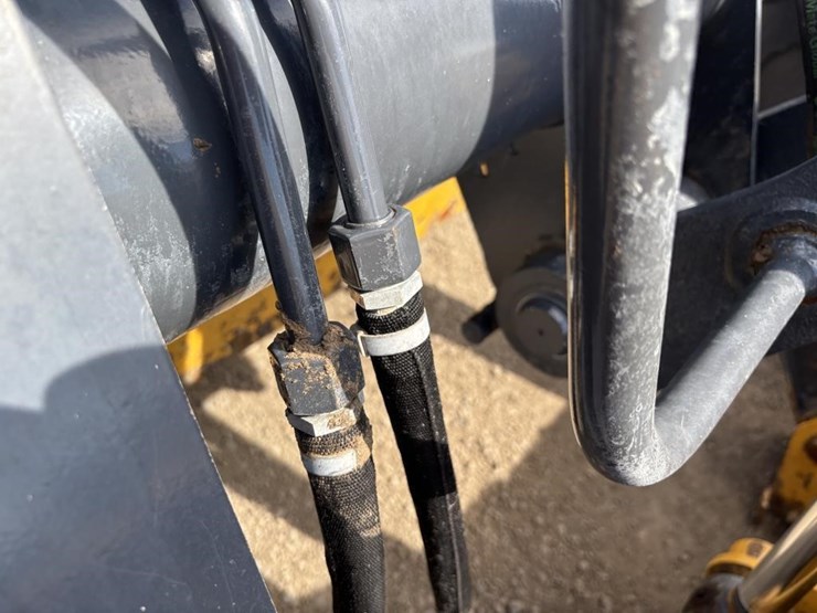 2020-deere-310l-ep-image-13