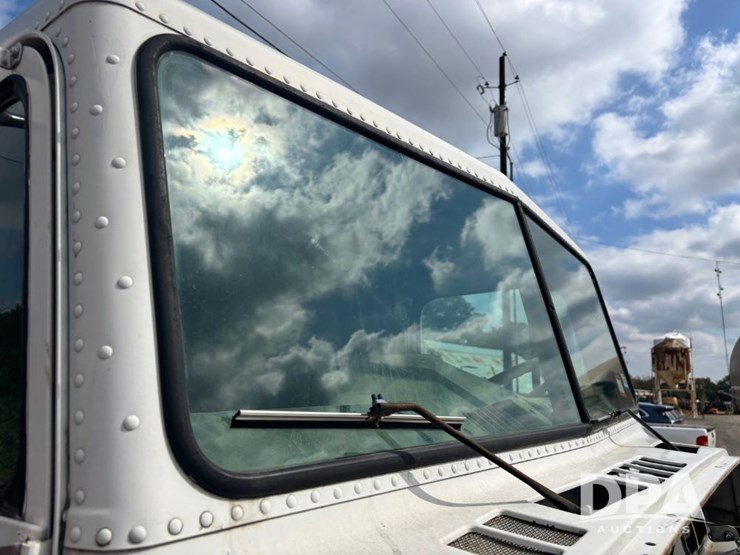 1994-freightliner-fld120-image-63