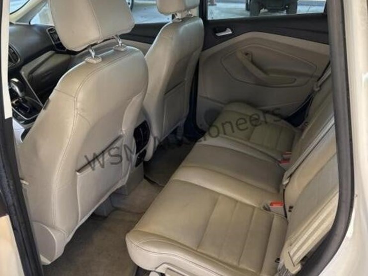 2013-ford-c-max-hybrid-wagon-image-25