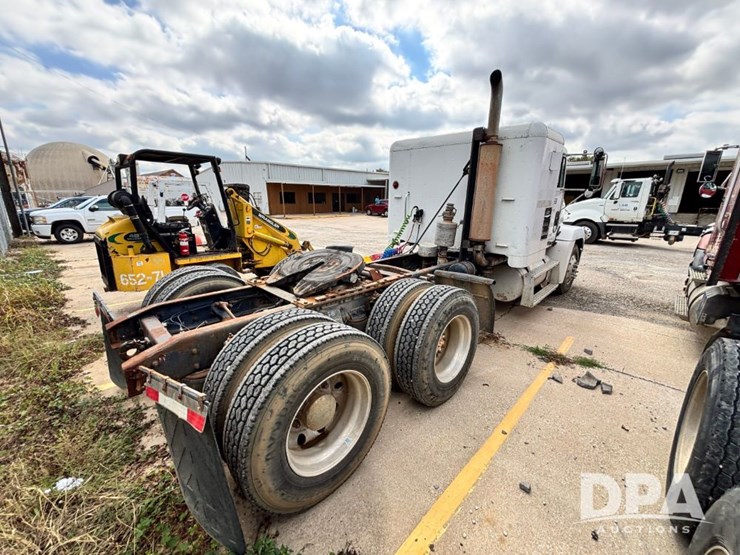 1994-freightliner-fld120-image-9