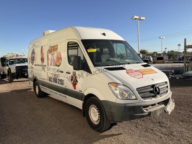 2011-mercedes-benz-sprinter-catering-van-image-4