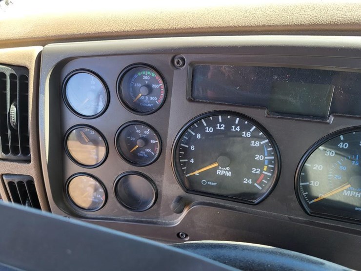 2004-mack-granite-cv713-image-56