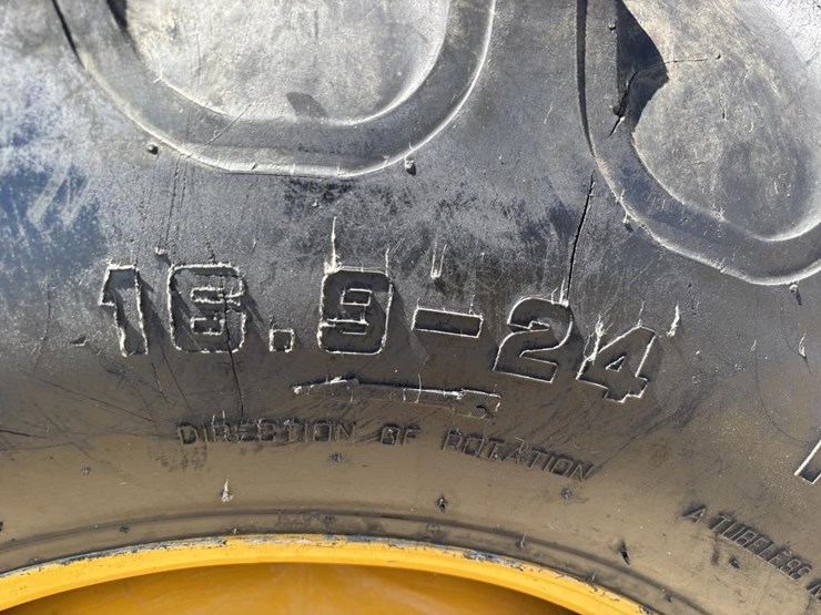 2018-deere-210l-image-29