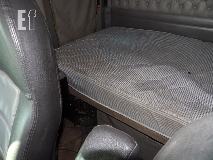 2005-kenworth-w900l-image-28