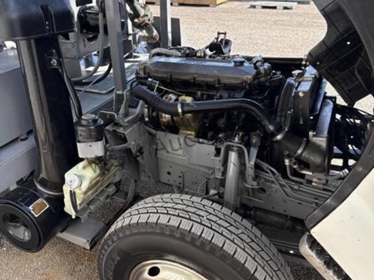 2004-isuzu-npr-image-26