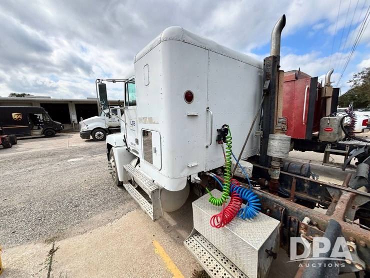 1994-freightliner-fld120-image-12