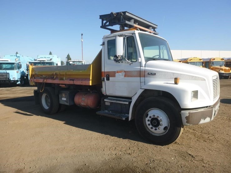 2001-freightliner-fl70-image-2