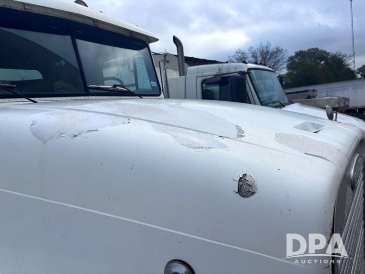 2001-freightliner-fld112-image-49