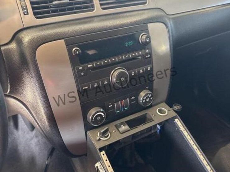 2014-chevrolet-tahoe-image-17