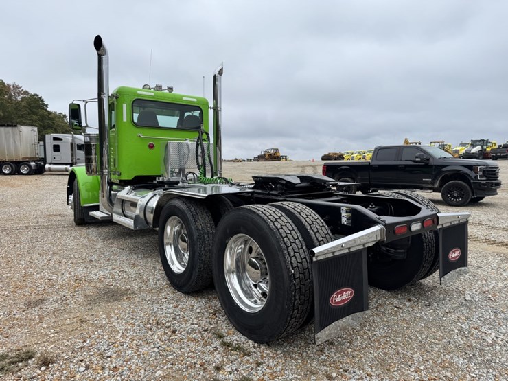 2014-peterbilt-384-image-7