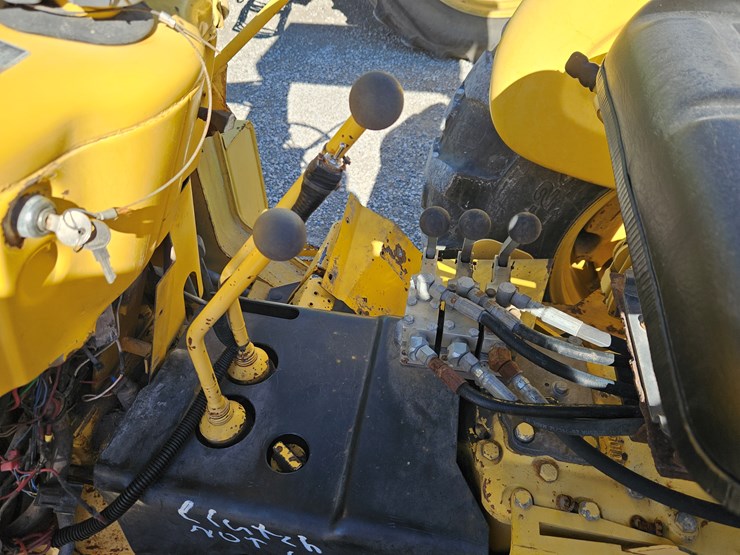 new-holland-445d-image-12