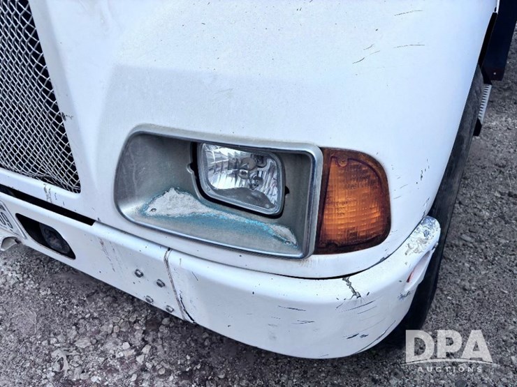 2005-kenworth-t300-image-16