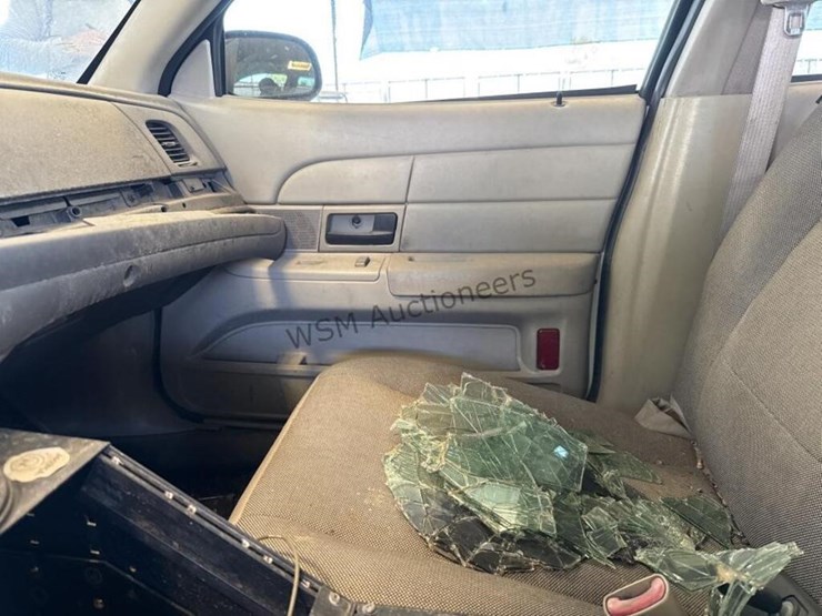 2009-ford-crown-victoria-sdn-image-19