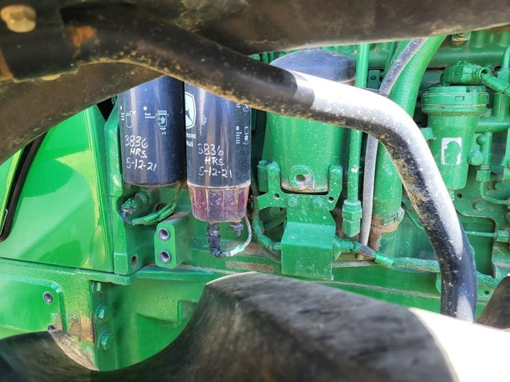 2011-john-deere-8235r-image-49