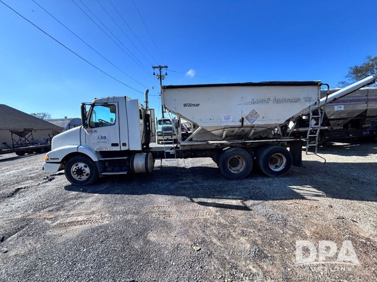 2003-volvo-10-image-14