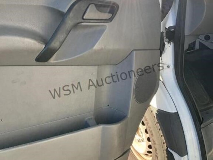 2011-mercedes-benz-sprinter-catering-van-image-25