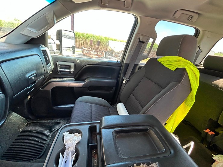 2015-chevrolet-silverado-image-18