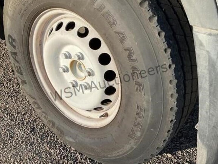 2011-mercedes-benz-sprinter-catering-van-image-8