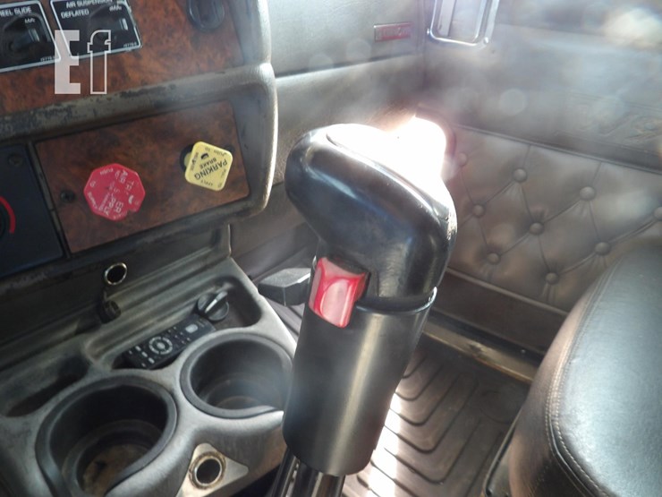 2005-kenworth-w900l-image-24