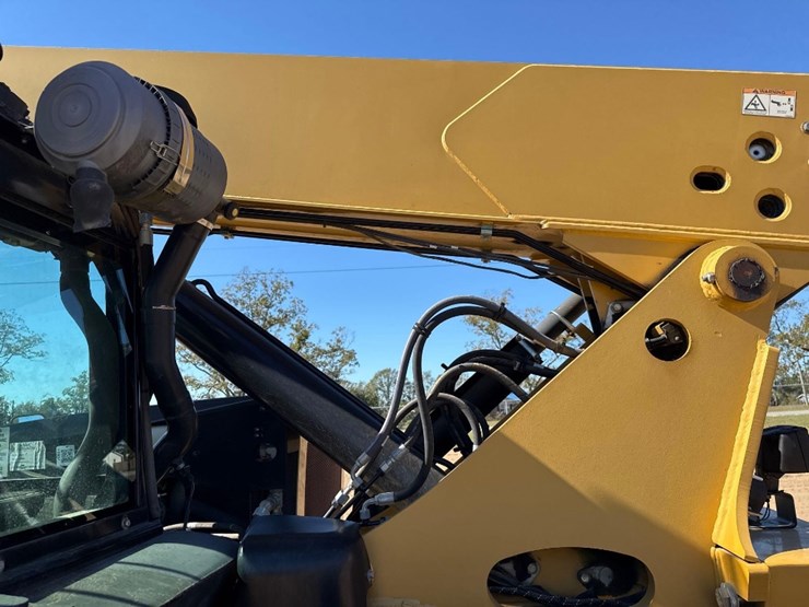 2013-caterpillar-tl642c-image-14