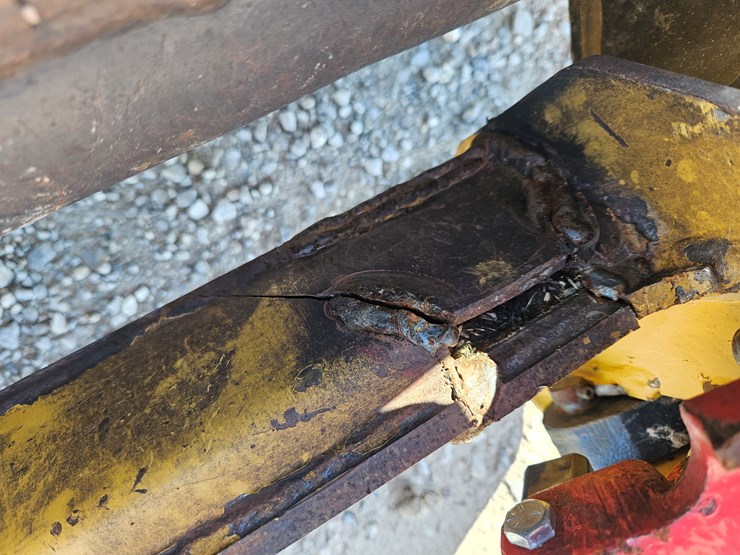 2010-deere-320d-image-10