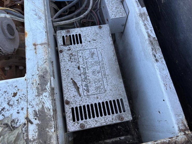 taylor-dunn-b2-48-image-23