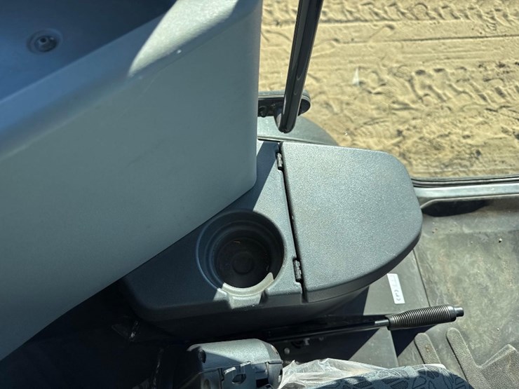 new-holland-w80c-image-21