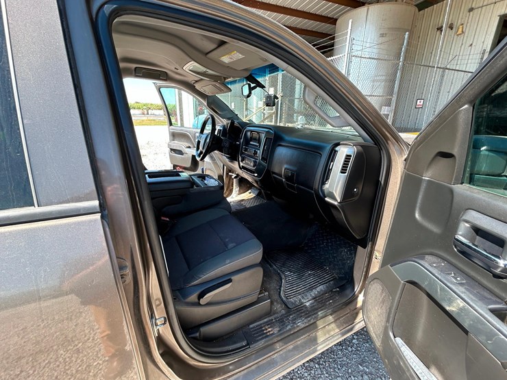 2015-chevrolet-silverado-image-30